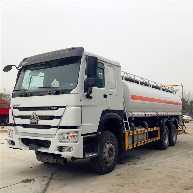Sinotruk 20m3 Öllieferwagen 6*4 6000 Gallonen Treibstofffahrzeug zum Verkauf