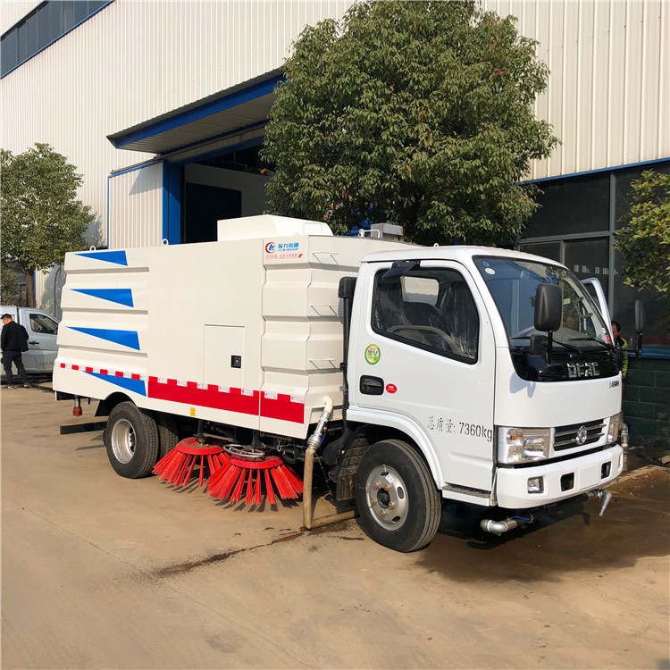 Dongfeng Straßenreiniger 5000 Liter Staubsauger Kleingröße Straßenwäscher