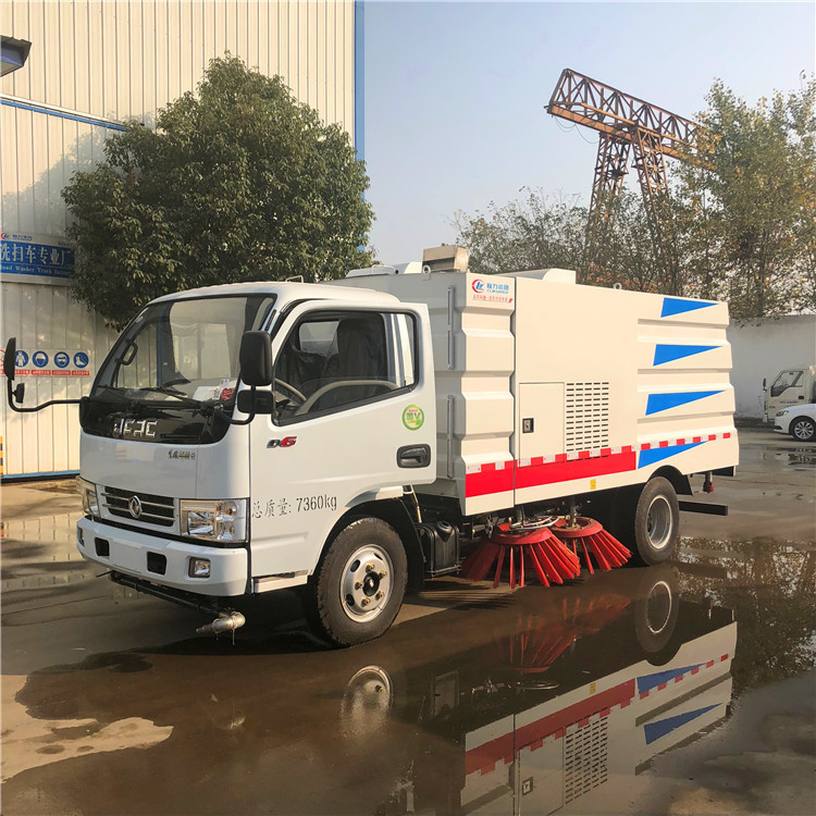 Dongfeng Straßenreiniger 5000 Liter Staubsauger Kleingröße Straßenwäscher