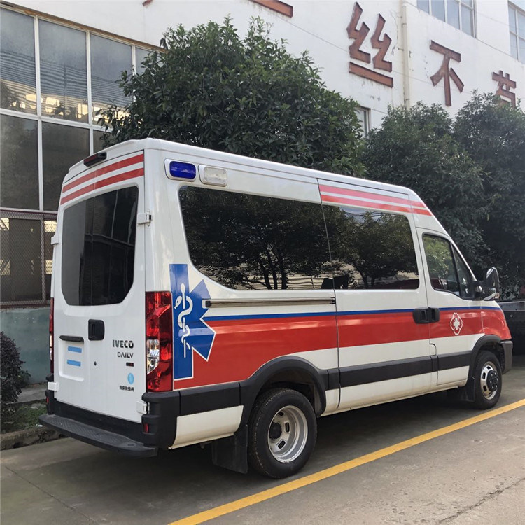 Dieselkraftstoff-Art bewegliches Aufgaben-Krankenwagen IVECOS 4*2 ICU mittleres Krankenhaus