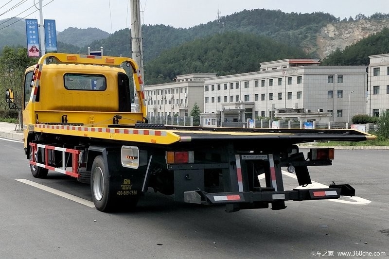 Dieselkraftstoff-Art Notfallwrecker-Schleppen-LKW 5600*2350 Millimeter 4x2