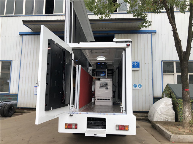 P5 LED, das bewegliche Anschlagtafel-LKW Lhd-Dieselkraftstoff-Art mit Generator und Sprechern annonciert