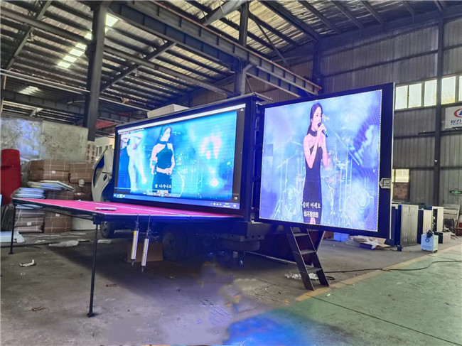 16ft 220V Mobile LED Display Truck 3 Seiten P4 Digital LED Truck mit Bildschirmheben