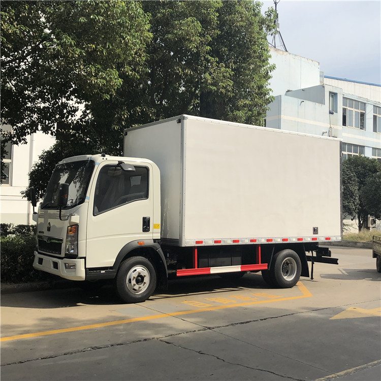 Feuergebührenpackwagen-Kasten-LKW 4x2 5 Ton Diesel Fuel Type der fracht-95km/H