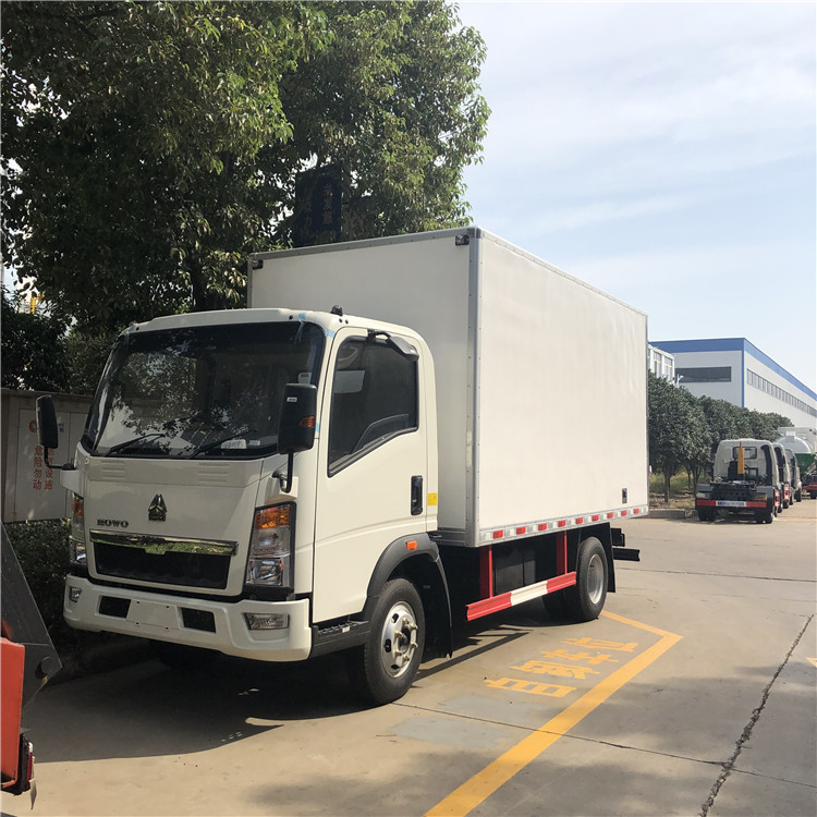 Feuergebührenpackwagen-Kasten-LKW 4x2 5 Ton Diesel Fuel Type der fracht-95km/H