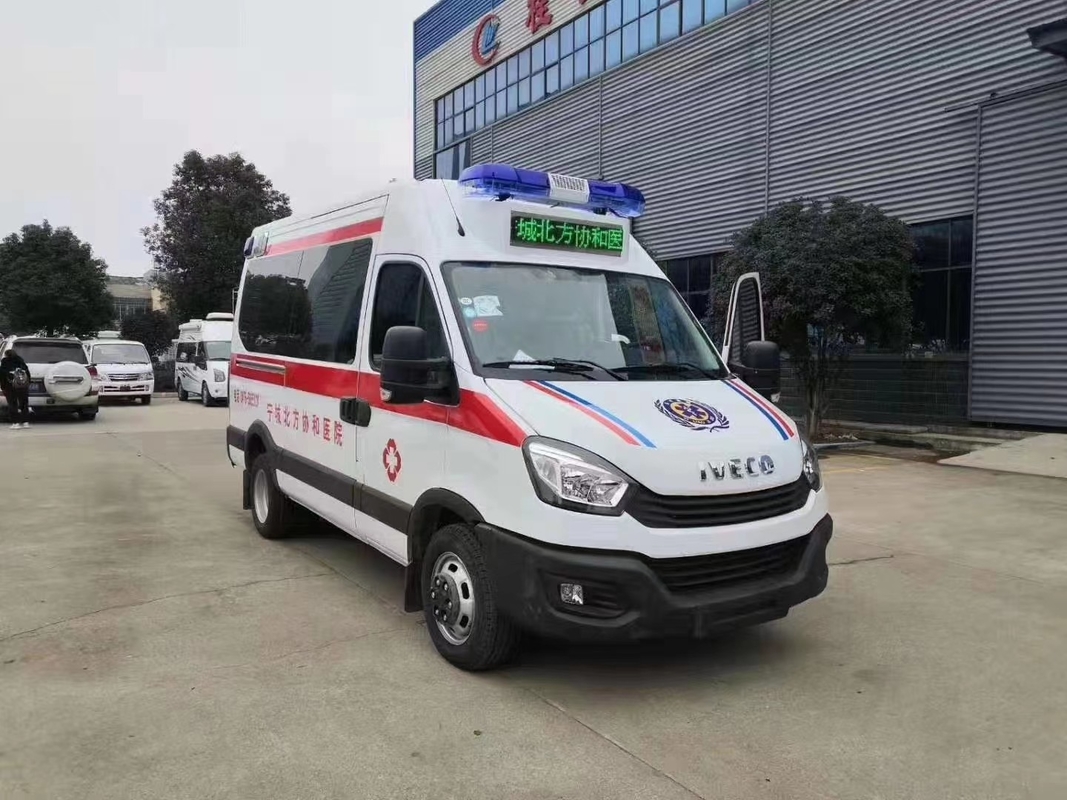 Mittlerer Aufgaben-Krankenwagen IVECO-erster Hilfe 130 Km/H Dieselart 4*2