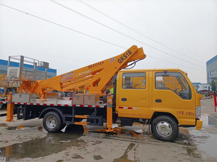 Isuzu 18m Hydraulische Luftarbeitsplattform Lkw-Mann Lift Teleskop 360° Drehen