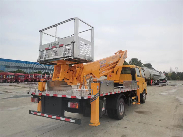 Isuzu 18m Hydraulische Luftarbeitsplattform Lkw-Mann Lift Teleskop 360° Drehen