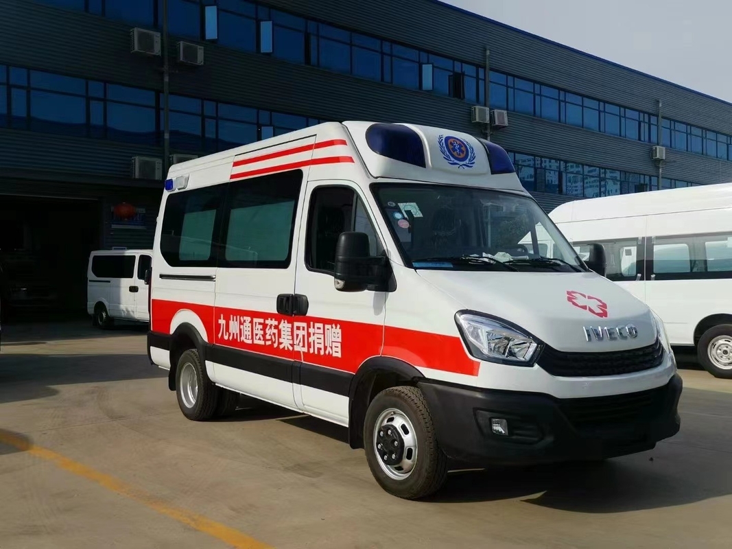 Krankenwagen mit Gesamtgrößen 5670 X 2011 X 2790 und Bruttogewicht ca. X 4000