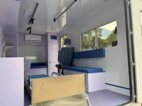 130 km/h Krankenhaus-ICU-Fahrzeug IVECO Transport Ambulanz für Notfallmedizin