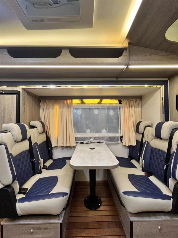 Reisetrailer RV Camper Wohnmobil Nackt mit Wachs von Roro Schiff oder Bulk Schiff