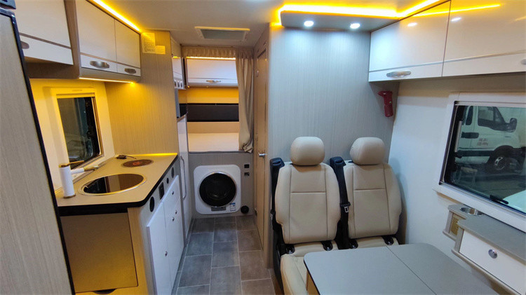 Mobiler Tourenwagen Wohnmobil Karawan Van mit 190 PS Motor Max Nutzlast 7042 kg