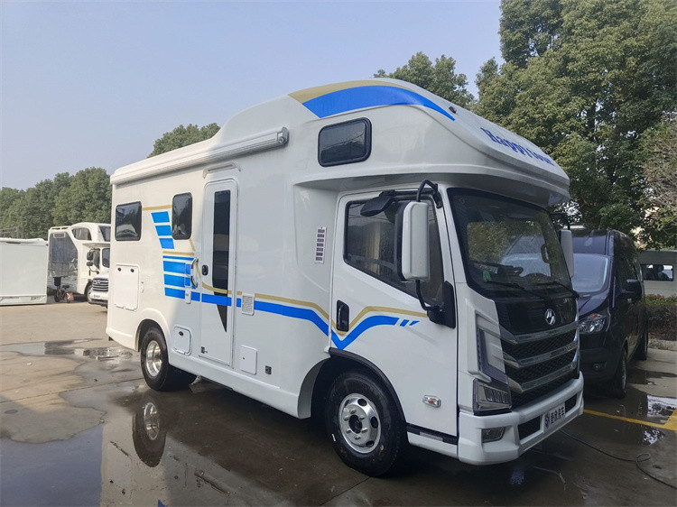 Custom YUEJIN 4x2 Luxus Wohnmobil Urlaubswagen / Wohnwagen Verkauf in Saudi-Arabien