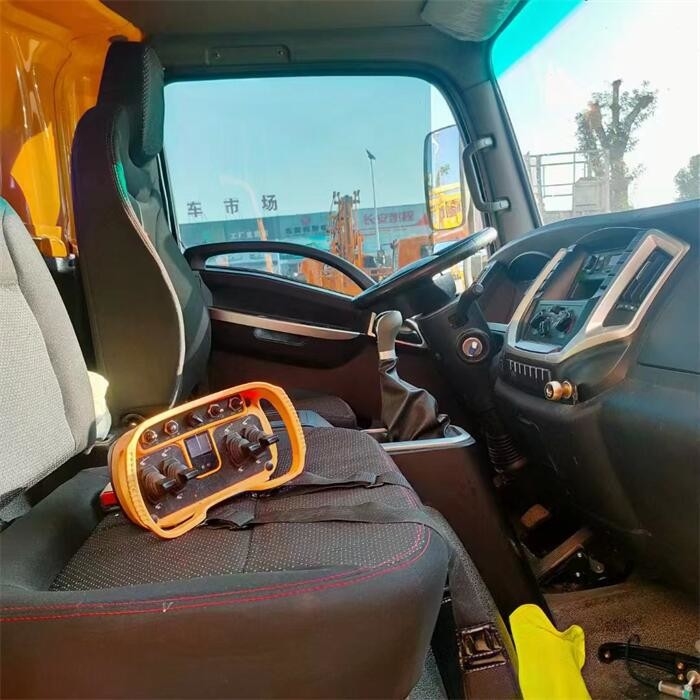 90 km/h Höchstgeschwindigkeit Luftarbeitsplattform-Lkw für Lkw mit hoher Betriebshöhe