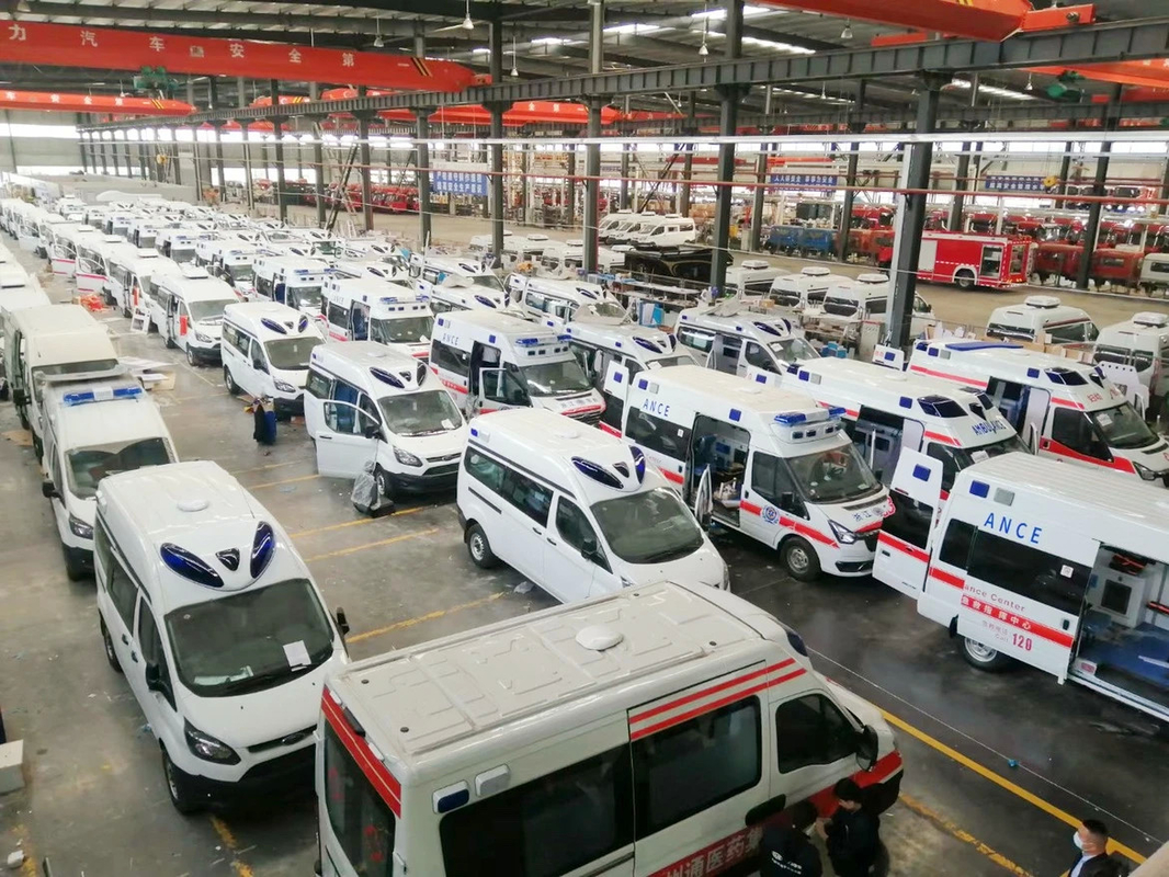 Rettungswagen mit Euro 5 Emissionsstandard, Gewicht 2970 kg