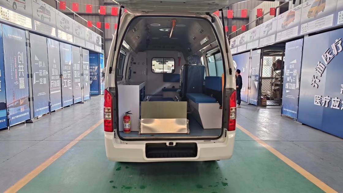 Notfallwagen mit manuellem Getriebe für 5-6 Passagiere mit Euro 5 Emissionsstandard