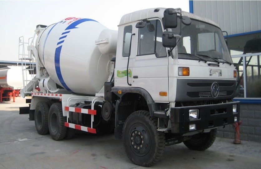 10m3 Betonbetonwagen mit Linkshandantrieb und 12.00R20 Stahldrahtreifen