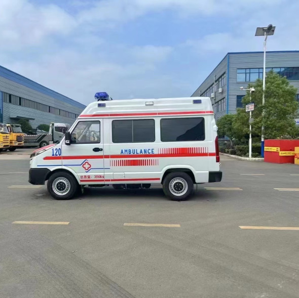 Iveco Ambulance 2800 mm Räder-Basis Krankenwagen mit 90 kW Nennleistung und 3550 kg Bruttogewicht