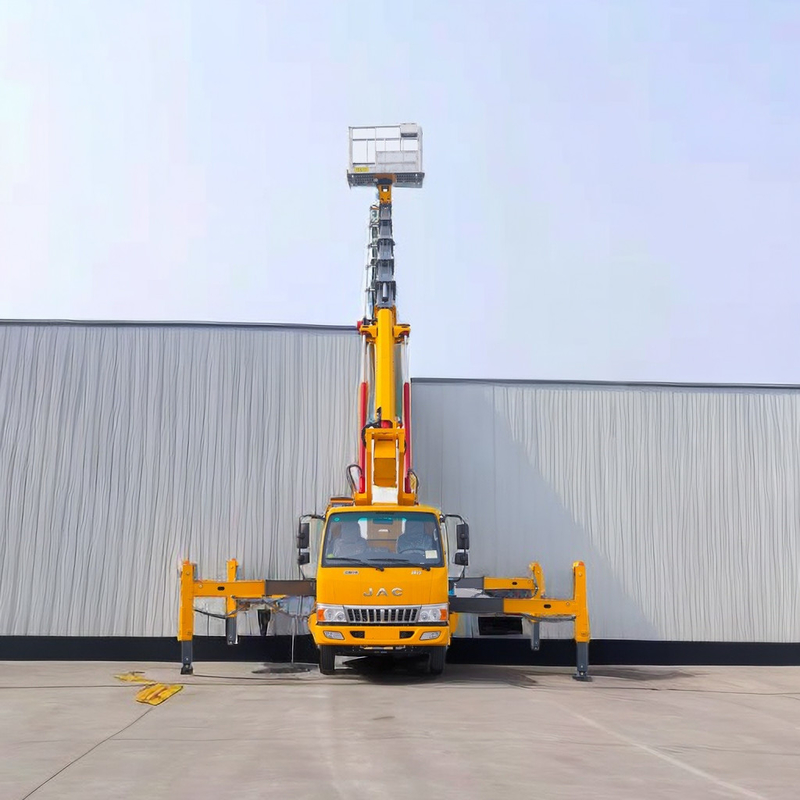 Isuzu 85KW Luftarbeitswagen Eimerwagen 200kg Last 5-Geschwindigkeits-Handwerk Hexagonal Jib Strobe Licht