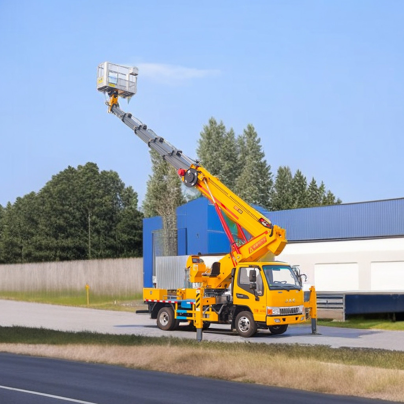 Isuzu 85KW Luftarbeitswagen Eimerwagen 200kg Last 5-Geschwindigkeits-Handwerk Hexagonal Jib Strobe Licht