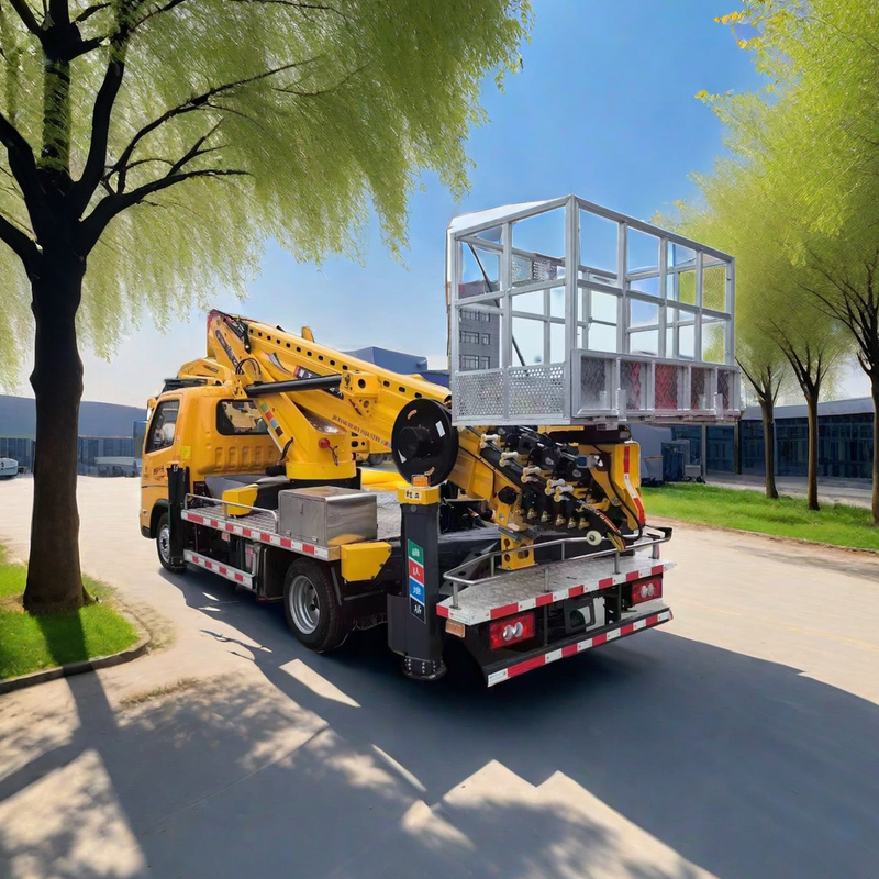 5850x2000x2750mm Lkw-montierte Luftarbeitsplattform 95km/h Luftarbeitsplattform
