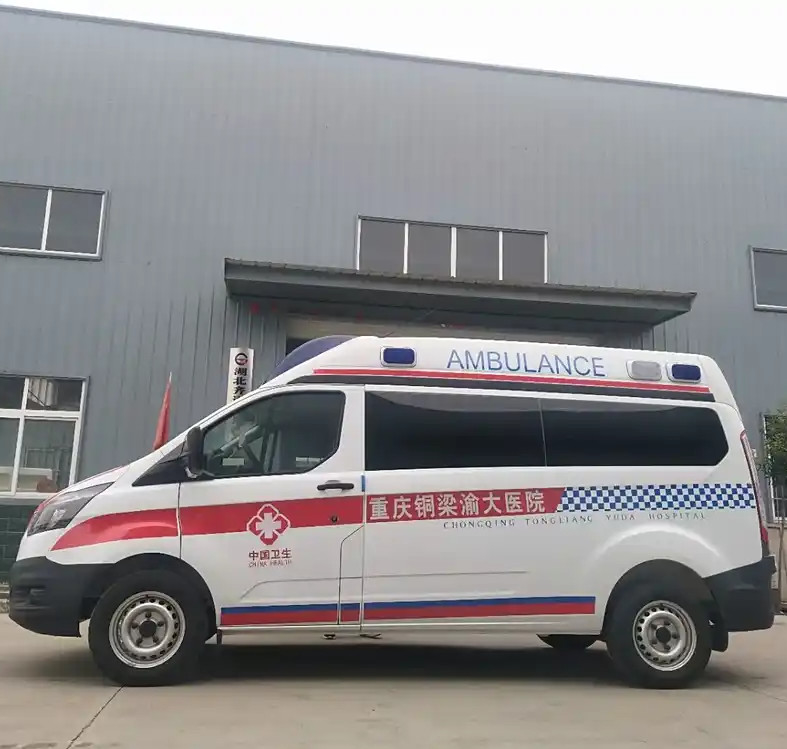 Linksgelenksantrieb 4*2 Ford 5+1 Getriebe Rettungswagen