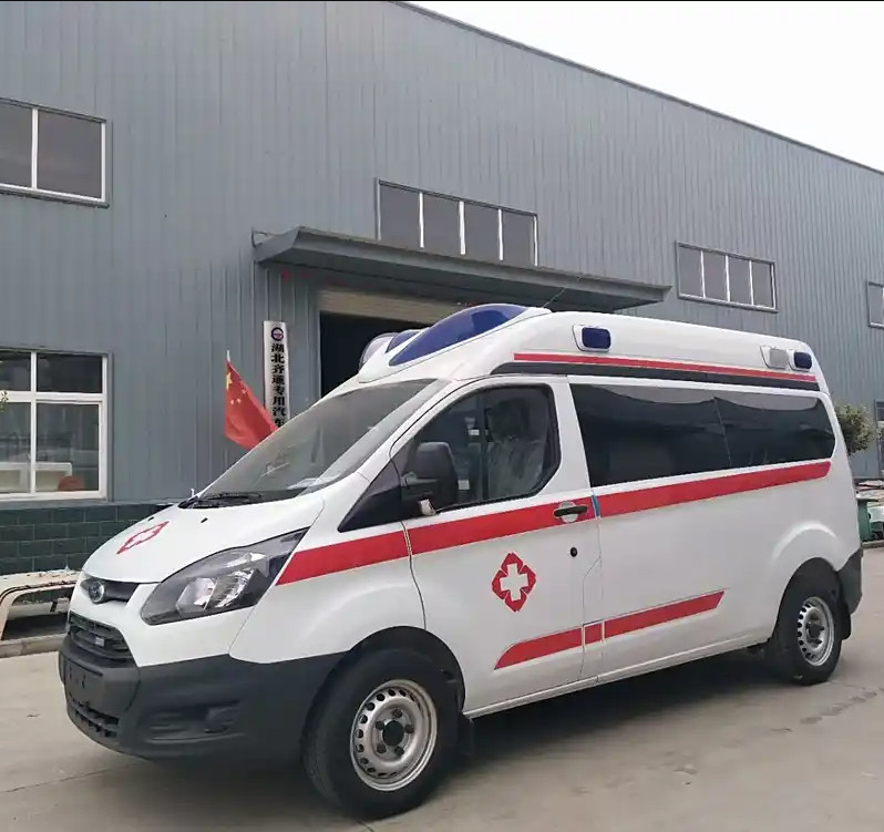 Linksgelenksantrieb 4*2 Ford 5+1 Getriebe Rettungswagen