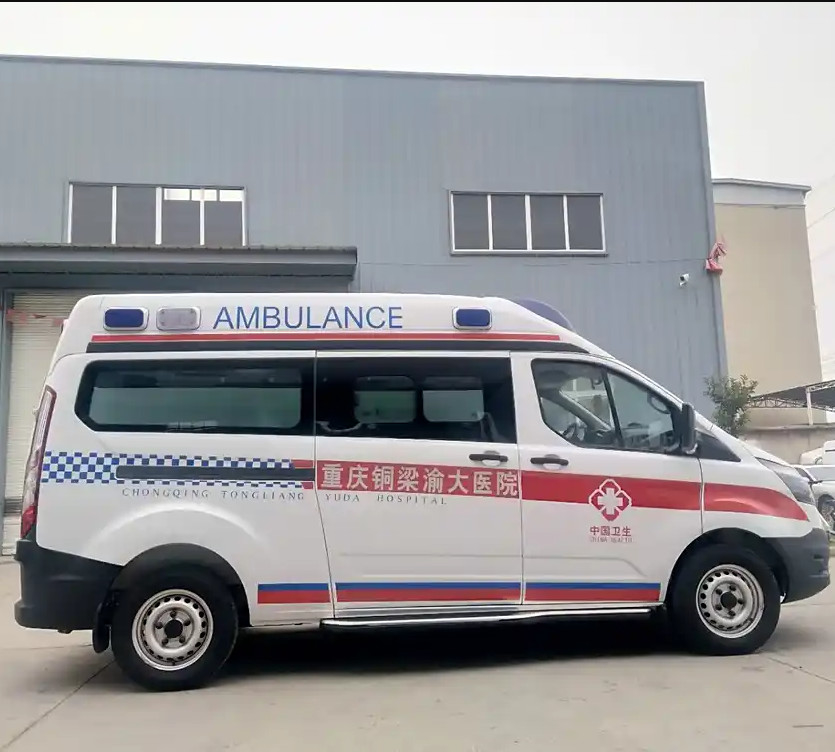 Linksgelenksantrieb 4*2 Ford 5+1 Getriebe Rettungswagen