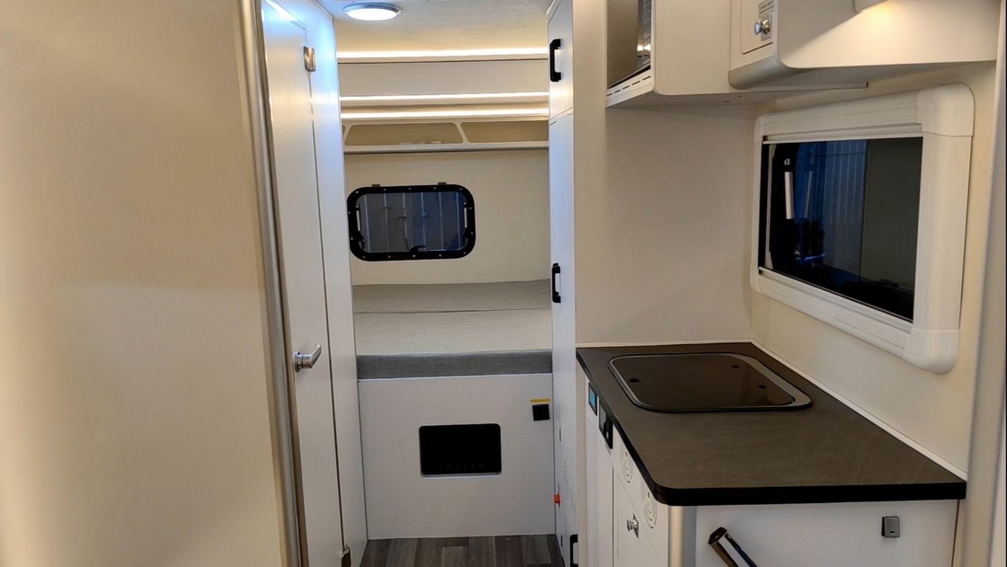 Haus Fiberglas-Kasten RV-Wohnwagen-Van Decorated Shells 220V im Freien