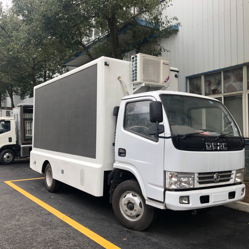 Dongfeng 4x2-LED-Fahrzeug mit Licht-Box-Glas und Outdoor-LED-Bildschirm