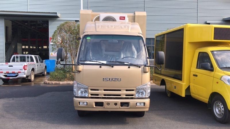 LED-Bildschirm Auto und Audio Außenwerbung Roadshow Bühnenwagen Diesel Manual