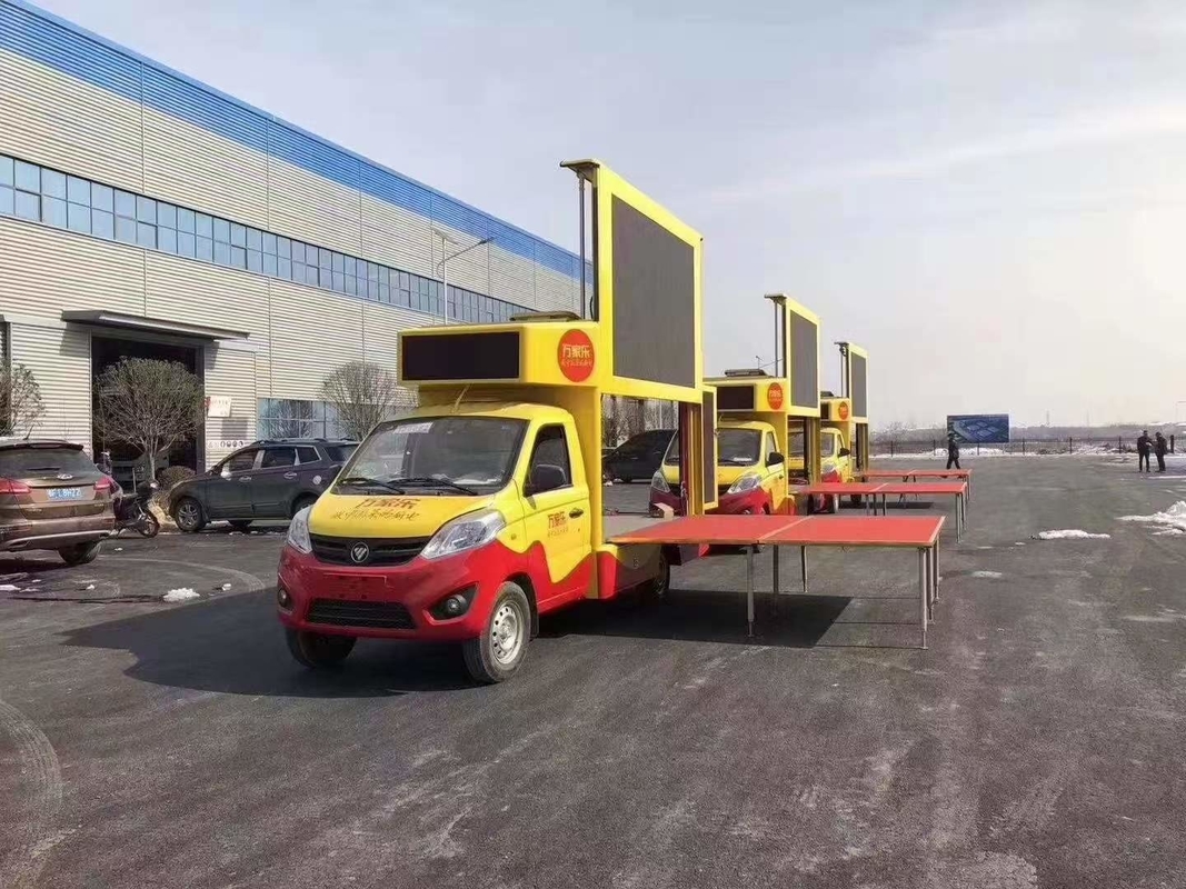 Kleines Werbefahrzeug der Marke Foton mit LED-Display Euro 6 Led Mobile Digital Advertising Sign Trailer
